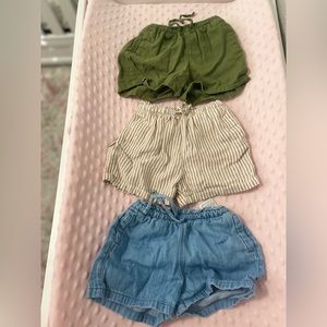 Three Old Navy shorts. Size 2T